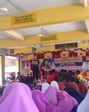 Oi Adek Berjilbab Biru(Dikir Barat)