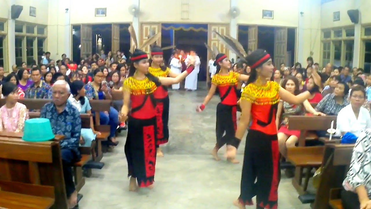 TARIAN PERSEMBAHAN MISA MALAM NATAL DI GEREJA KATOLIK SANTO CHRISTOPHORUS SUNGAI PINYUH 2018