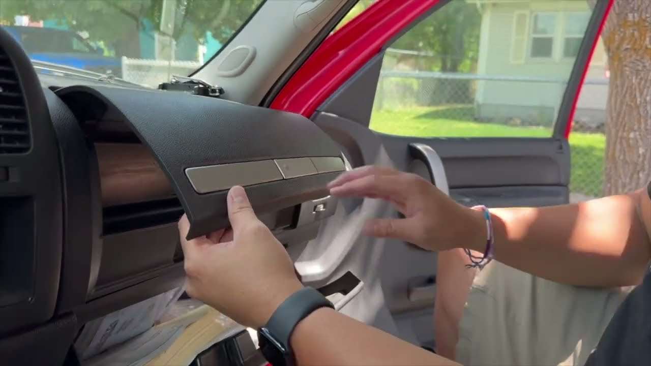 HOW TO: Replace Glove Box Latch on 07-14 Chevy Silverado