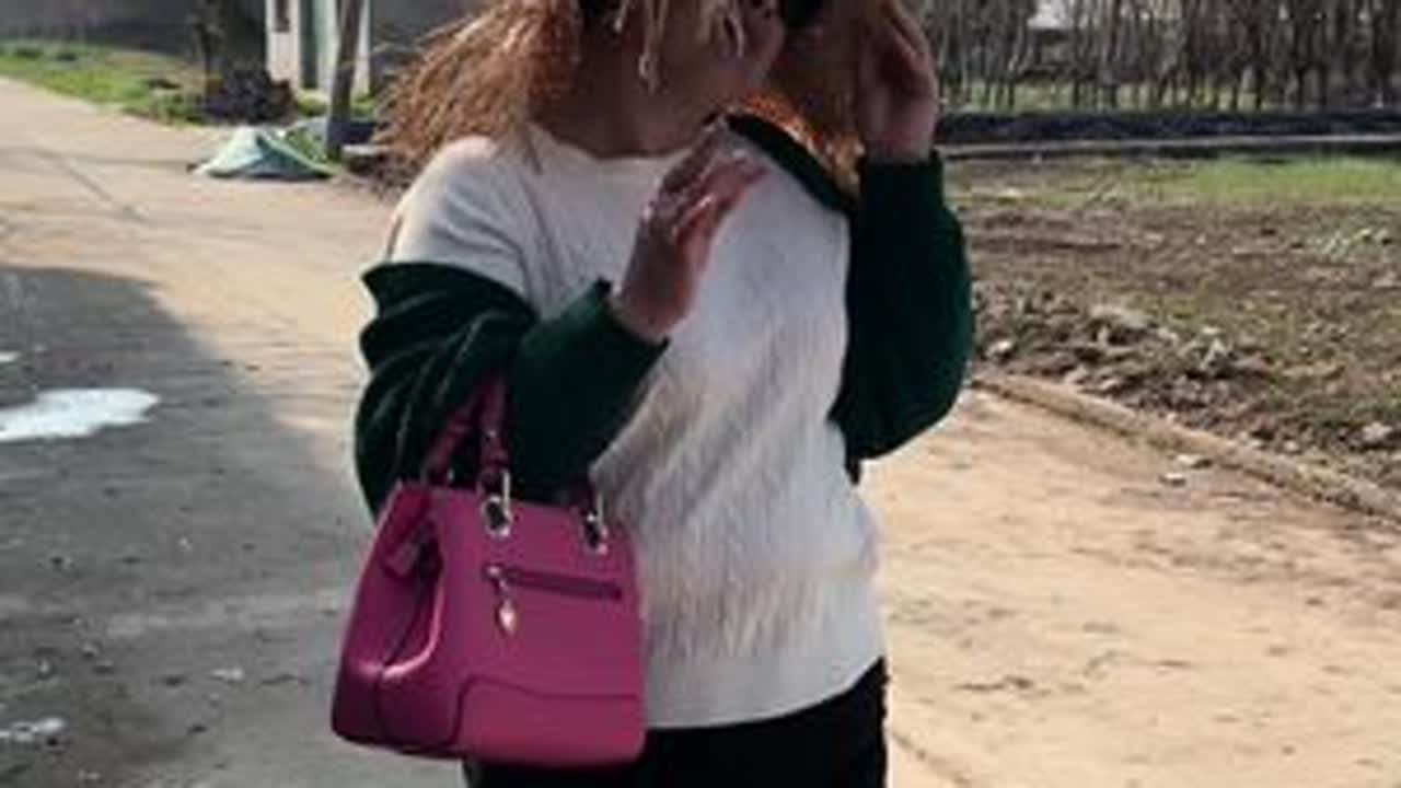 #村里那些事 #剧情 春天到了，狭路相逢勇者胜！#搞笑视频