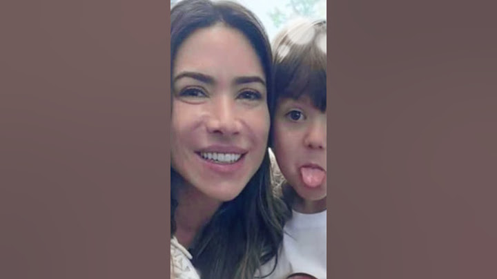 Patrícia Abravanel e Rebeca na praia com a família
