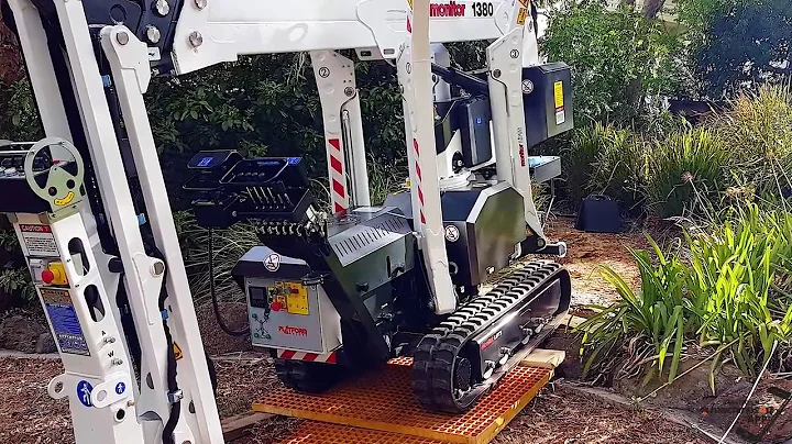 1380 BP - 13m Crawler Mounted Spider Lift