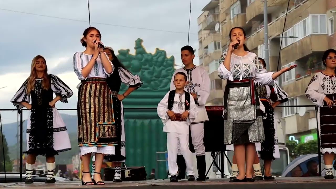 Antonia MORARU & Maria Râpă - Așa-s moldovencele