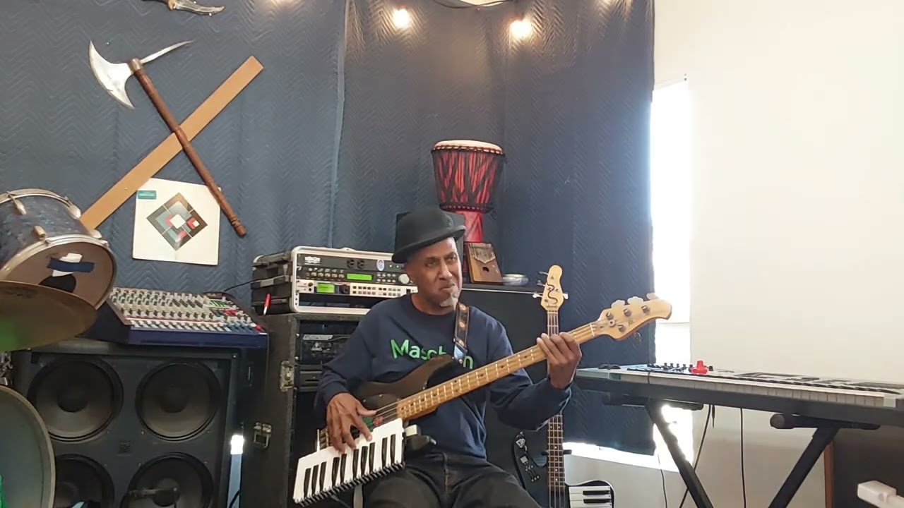 NEVER TOO MUCH,Luther Vandross, Flowers For Marcus Miller, Bass and Keys SIMULTANEOUSLY. 