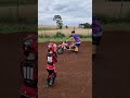 Derick aprendendo a andar de moto. 1⁰ vez, com ajuda do mano e do pai. 14/10/2023. Kioque Campo Erê.