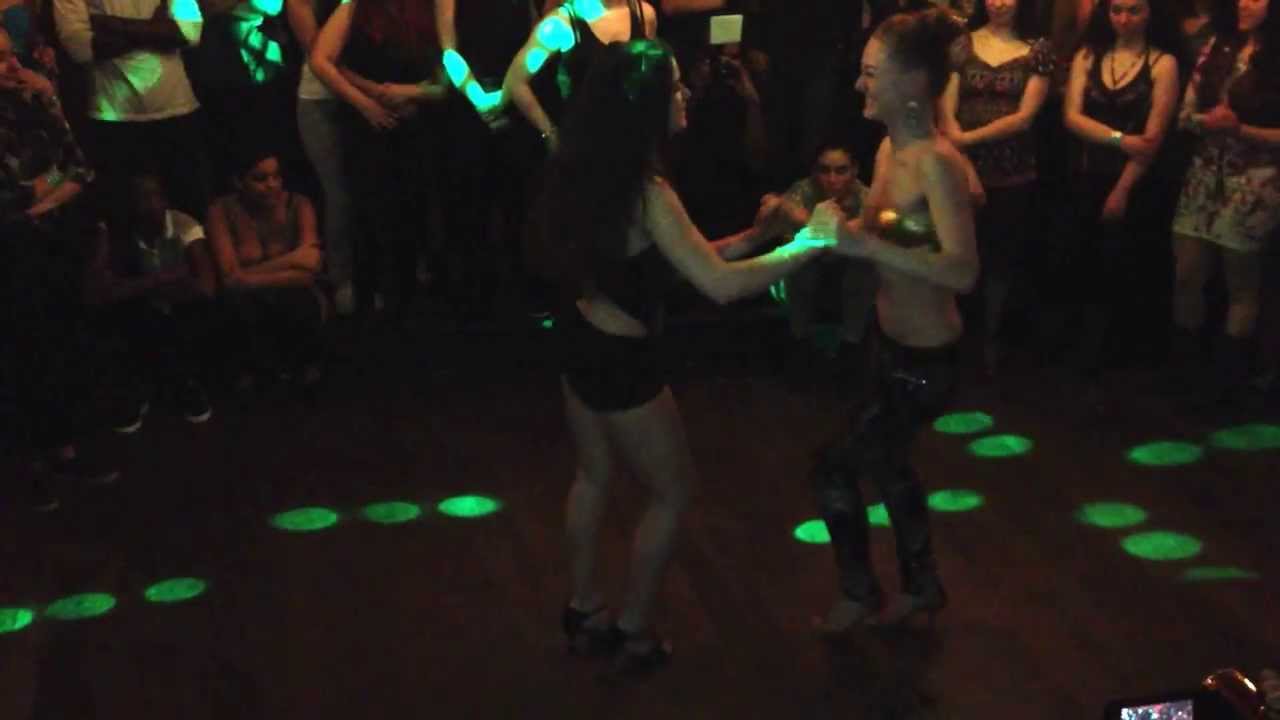 Bachata Freestyle at Bar Salsa - Rasa Pauzaite & Corina Würsch salsa fresca