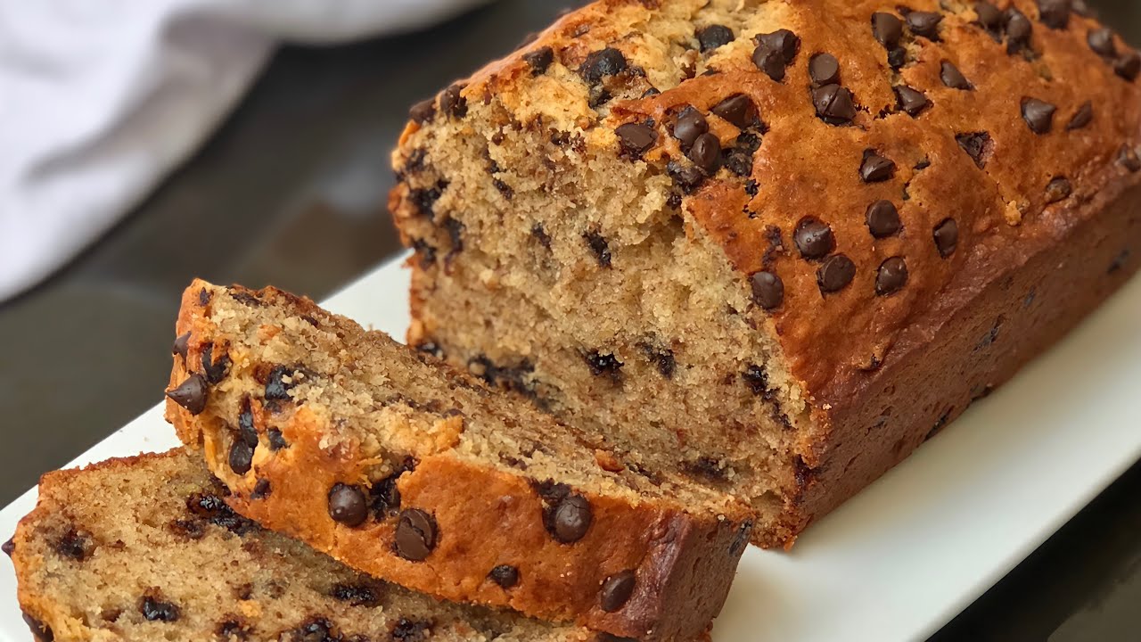 ⁣Best Chocolate Chip Banana Bread Recipe