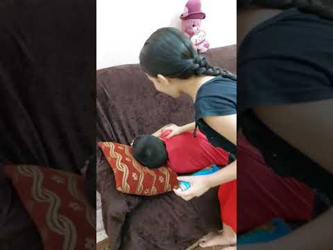 لما تكون نايم وتصحى تلاقي المفاجئة في وشك توتا وعبود Waking Up Pranks Shorts