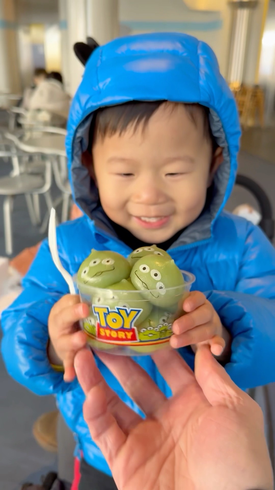 Everything I Fed my Son at Tokyo Disneyland (Part 1)