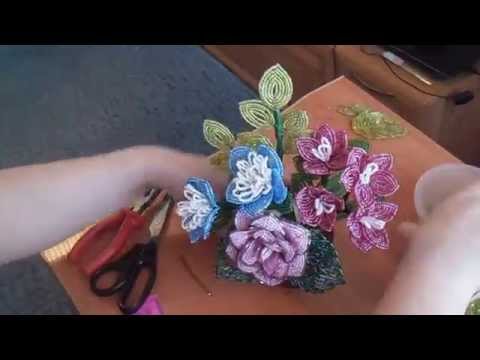 Изготовление цветов из бисера