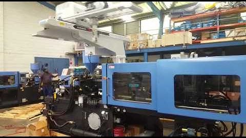 injection moulding machine with 5b axis Robot