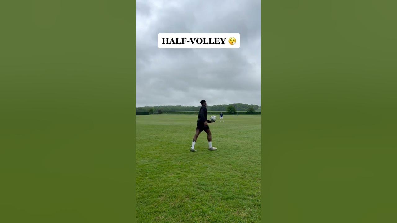 🗣Hey Siri – Show me a Sweeeet half Volley🚀 – Team Grassroots