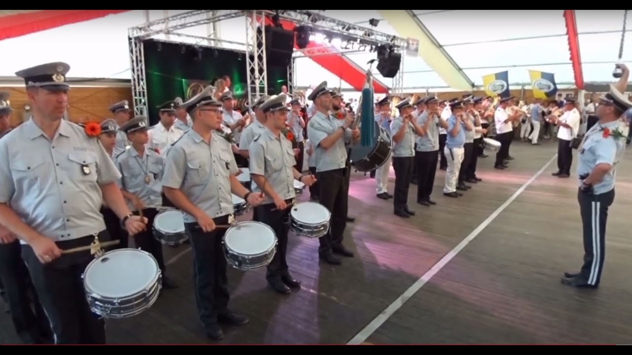 Schützenfest in Nievenheim 2018.  Der Einzug ins Festzelt.