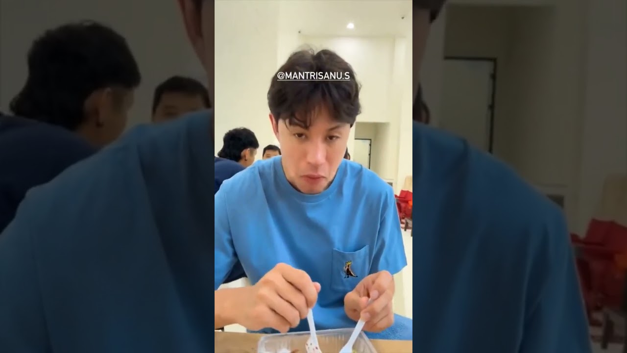 his boyfriend tired so he take a while nap 