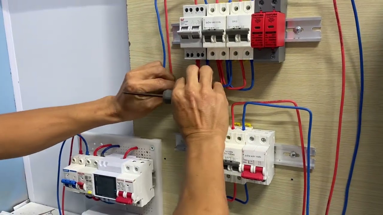 Cách tự đấu nối biến tần hệ hybrid điện mặt trời để tiết kiệm chi phí