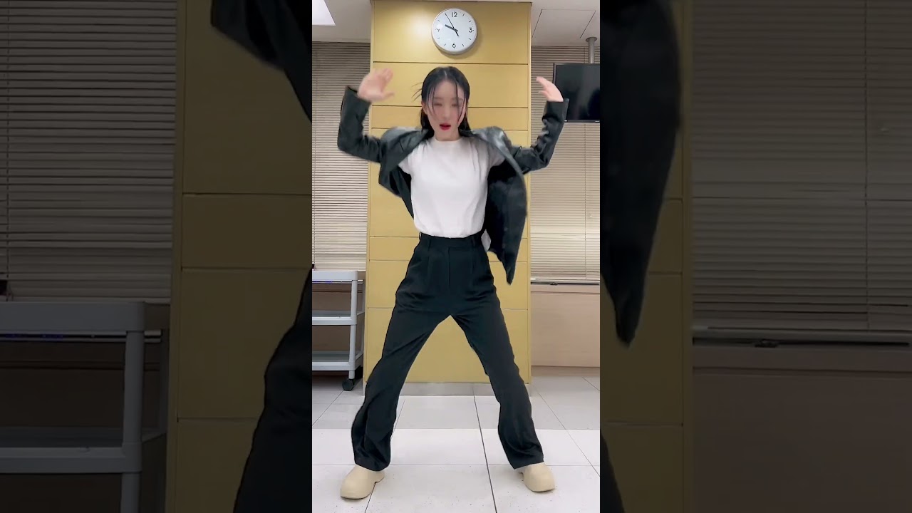 Watch Rover🐥#드림캐쳐 #Dreamcatcher #수아 #SUA #RoverChallenge #kpop #dance on YouTube Watch Rover🐥#드림캐쳐 #Dreamcatcher #수아 #SUA #RoverChallenge #kpop #dance on YouTube