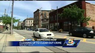 Volunteers pitch in to clean up Walnut Hills