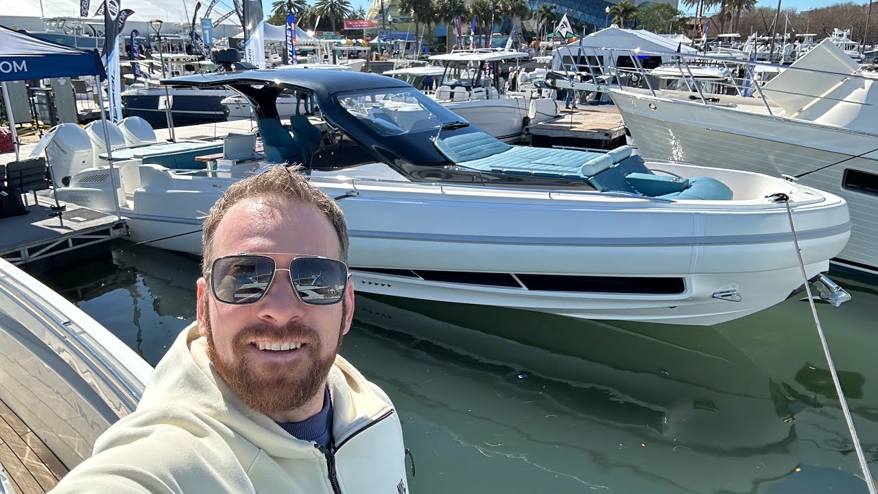 Что стоит дороже всего на выставке лодок?