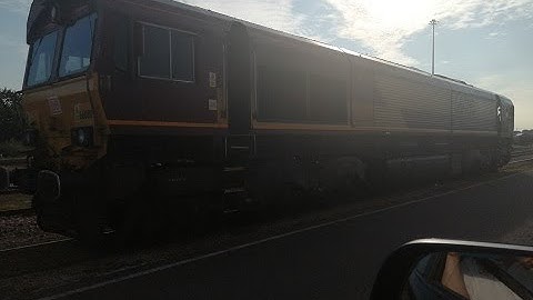 Class 66 Diesel Locomotives High speed  v EWS By Medway Model Railway Part 59.