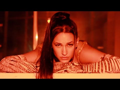 Kat Dahlia - Si Yo No Voy (Official Music Video)