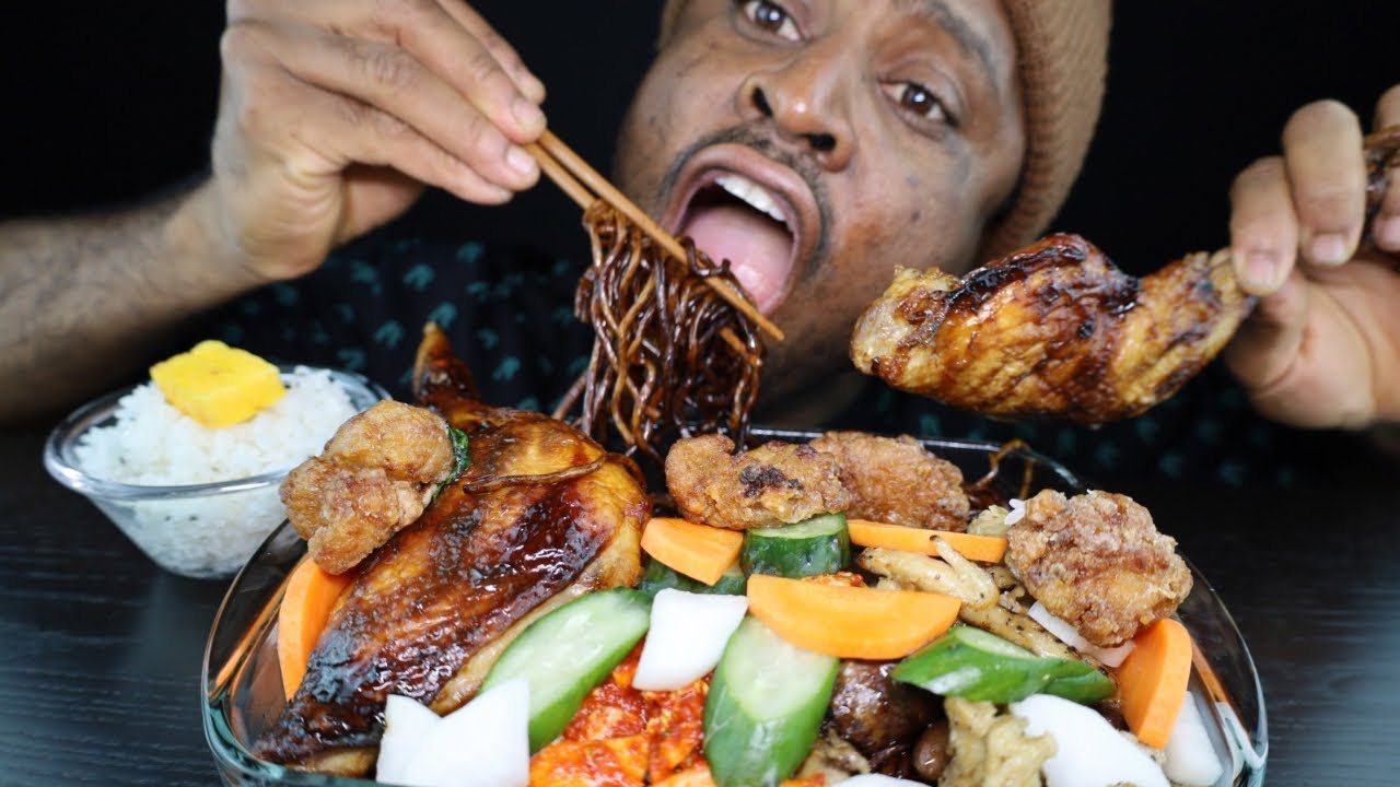 Мукбанг Все части жареной японской лапши с куриными костями, Якисоба. Угадайте, кто храпел?