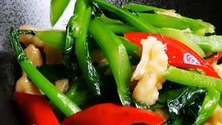 【 芥兰核桃小炒】这样炒的青菜，家人一定喜欢吃。