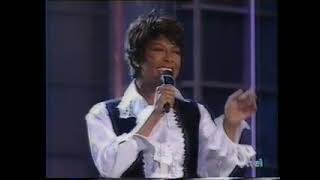 #nowwatching Natalie Cole LIVE - I&#39;m Beginning To See The Light