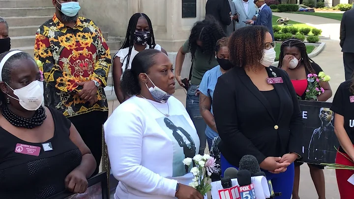 Dalphine Robinson, Mother of Jabril Robinson w/ Rep. Sandra Scott