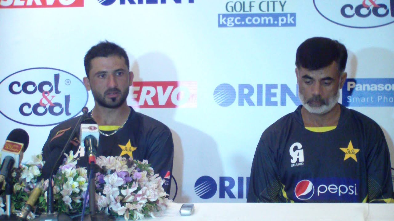 sri lanka cricket coach Junaid Khan talks to reporters - 2nd Test match Day 1 - Pakistan tour of Sri Lanka 2014