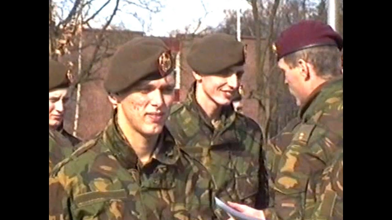 UItreiking Rode Baret 11 Luchtmobiele Brigade