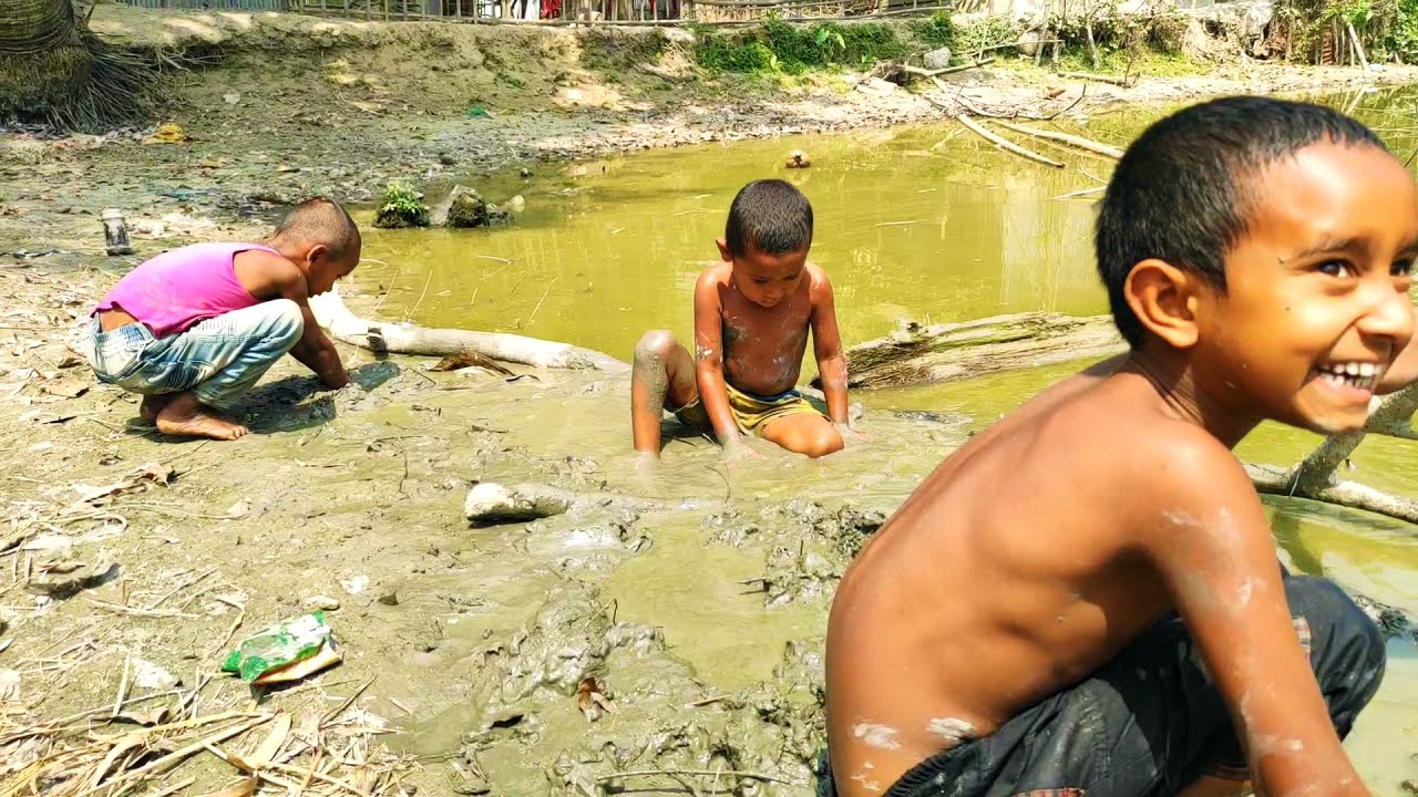 PLAYING WITH MUD 😲🙏 VILLAGE CHILDREN