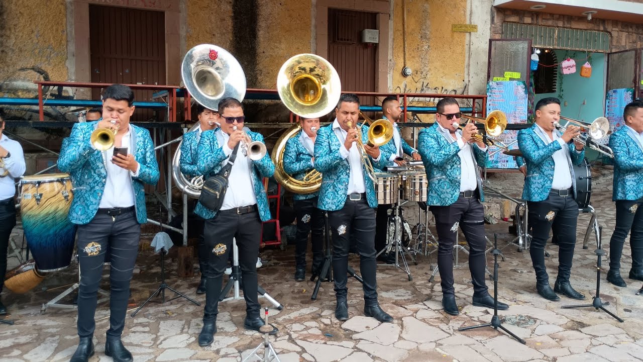 La Original banda Arperos en la  fiesta de los castillos La mujer del pelotero