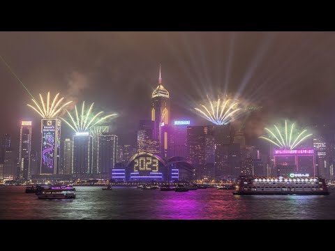 除夕倒數．直播｜跨年煙火匯演迎2023 維港兩岸萬計市民歡送2022