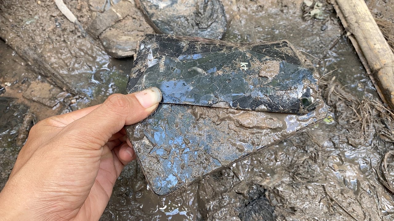 Looking for an old Phone in Mud | Restoration Abandoned phone