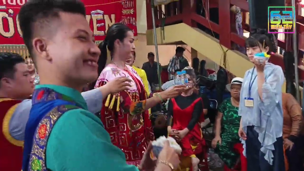 Đoàn bóng rỗi Phước Duyên dâng lễ 5 bà ngũ hành Long Thượng hoàn mãn múa bóng rỗi 