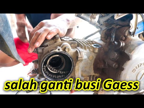 Busi basah di bagian atas atau batang coil yg di sebabkan oleh sil busi yg sudah mengeras .. 