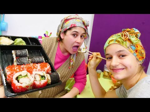 Reyhan abla ve rus torun Daria sushi yiyorlar. Komik video
