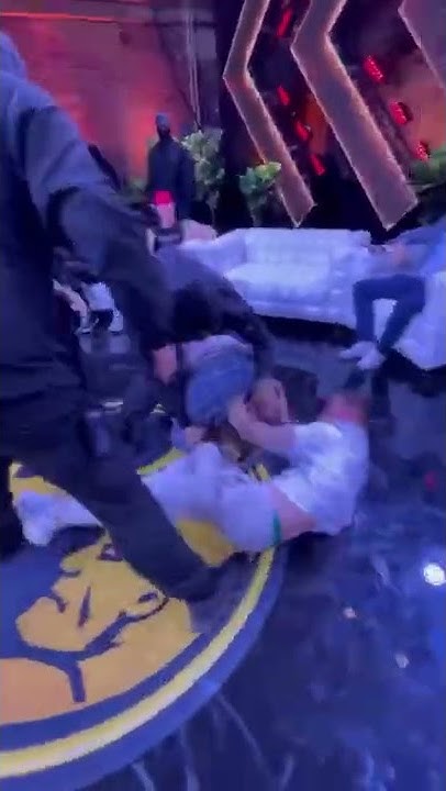 Подростки в торговом центре. Тг драки 18. Уличные бои лого. Тг драки 18. Тг драки 18.