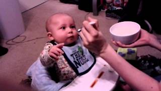 Sylas eating oatmeal for the 1st time