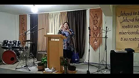 Hna Tommy Carreon, predicando en Templo Restauraci...