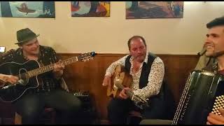 Video thumbnail of "Les yeux noirs - (trad) Mayo hubert chez L'ami Pierre - Paris (75)"