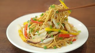 Easy Vegetable Chow Mein Recipe :: Vegetarian Fried Noodles