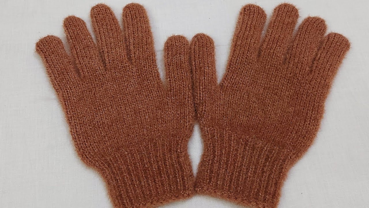 full size Gents gloves बेहद आसान बुनाई में New Beginnings भी आसानी से बना सकतीं है#785.