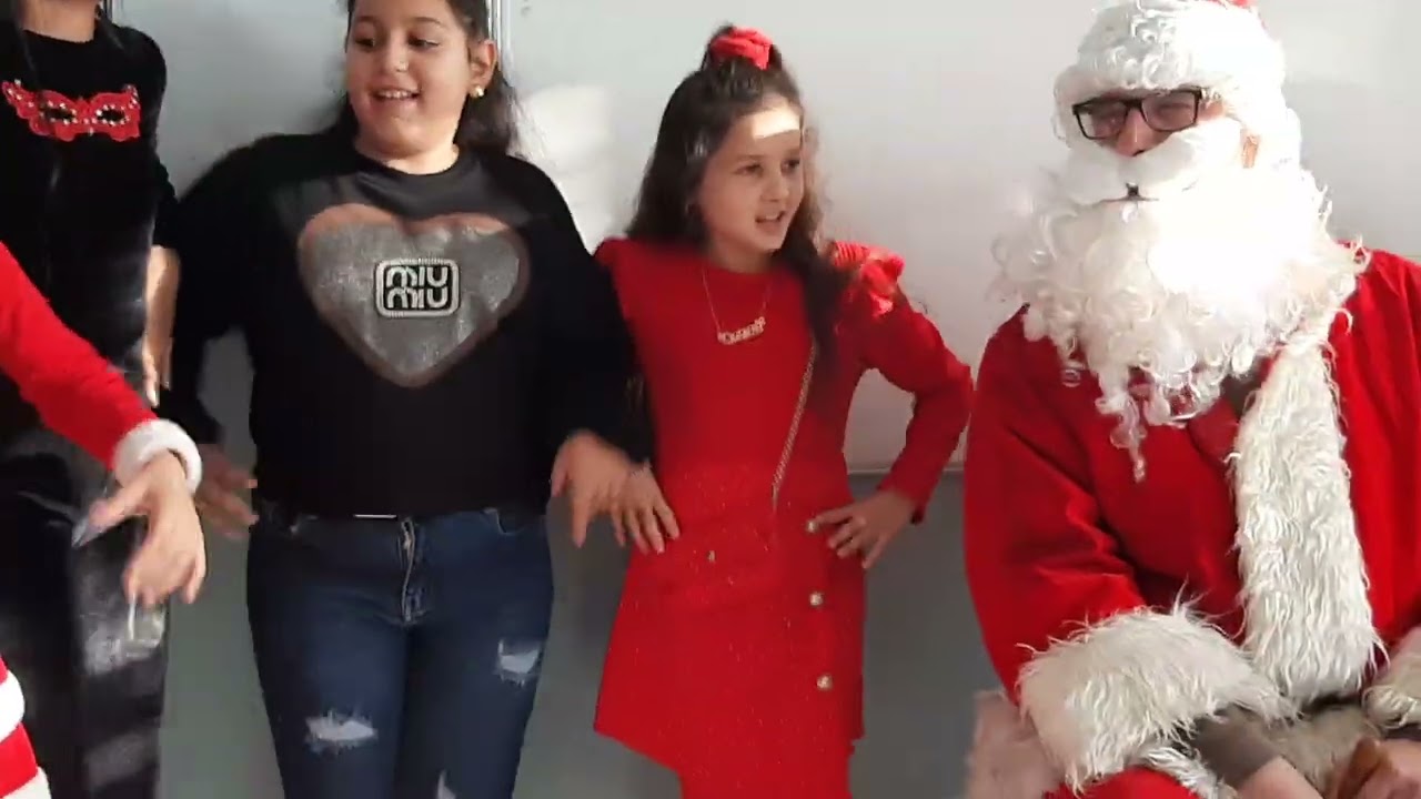 Дядо Коледа и Снежанка - във 2.г клас