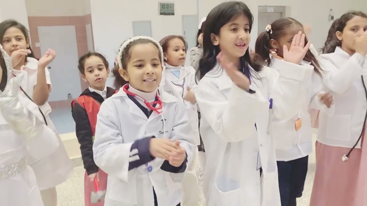 أنشودة المهن باللغة الإنجليزية  مع طالبات الصف الثالث/ الإبتدائية الأولى بعنيزة