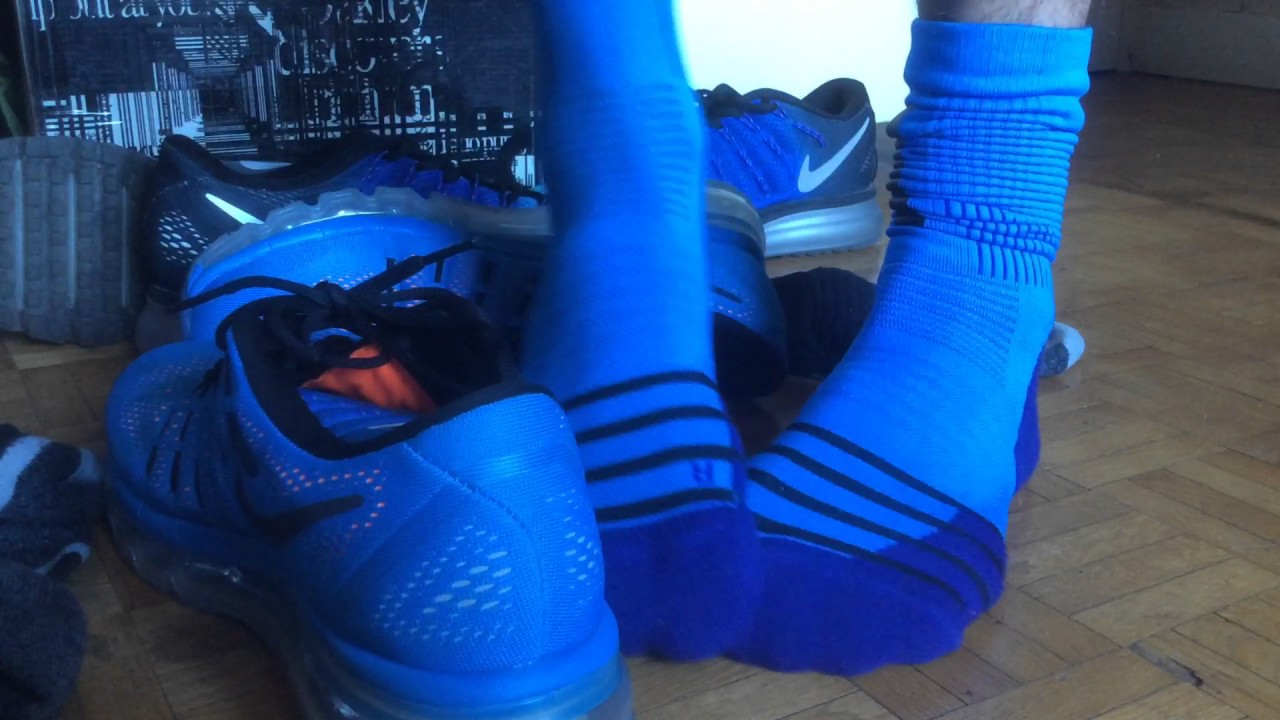 nike air max with socks