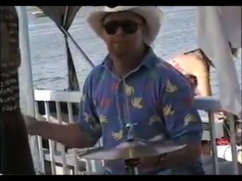 Fun in the Sun and Water on the Lake with Jon Hammond at the XB-2 organ, James Preston drums and Terry Haggerty guitar of band SONS of CHAMPLIN (Marin County CA) playing Jon's tune "Turkey Dog Saute" powered by a generator cruising on a nice day, enjoy! *spcl. thanks: Al & Leslie (Cam) Catch Jon's radio show HammondCast every day 4AM PST on KYOU & KYCY 1550 AM c)2007 www.HammondCast.com