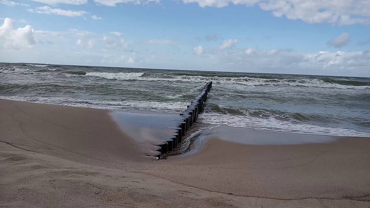 Волнорез в море черном