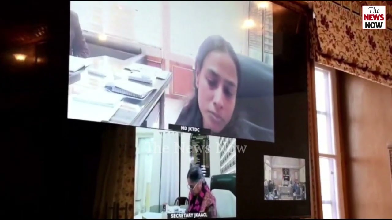 Divisional Commissioner, Kashmir Chairing a Review Meeting regarding Hand