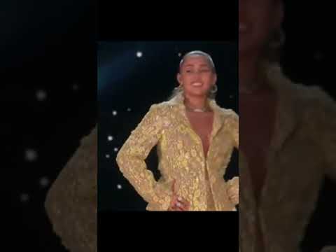 She lost her mother oh too bad and too sad really Miley Cyrus you’re silly girl you know that ￼